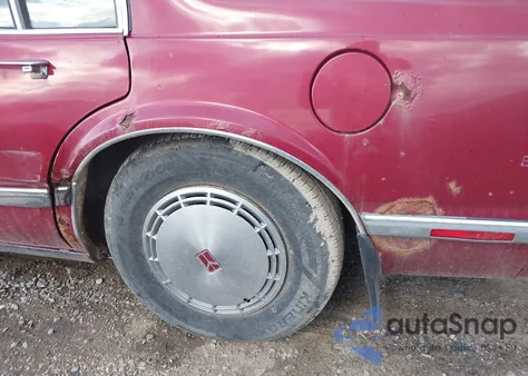 1989 Oldsmobile Delta 88 Royale z USA, uszkodzony, nr VIN 1G3HN54C3KW314036